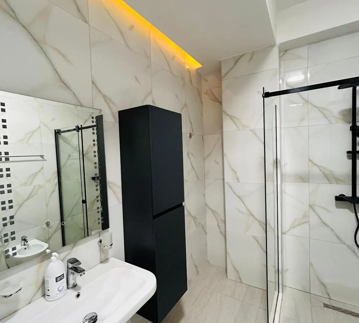 Picasso Apartment Tirana Albanië